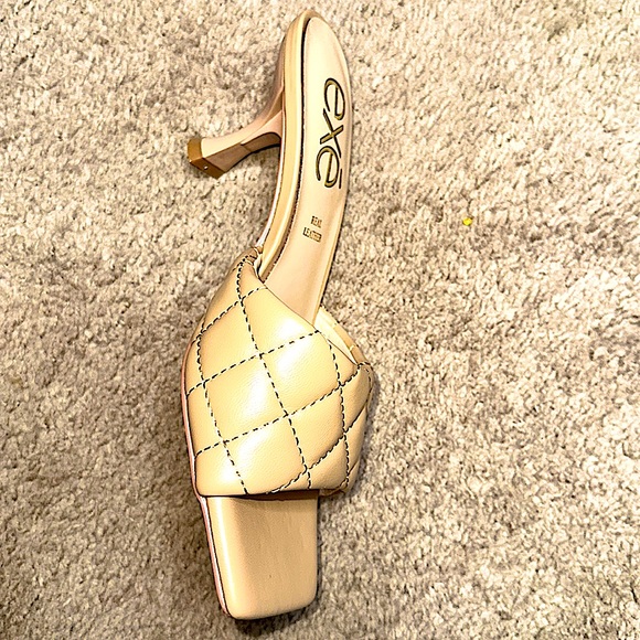 Summer in ❄️ ? Yes why not! Enjoy a nice manicure in these👡 sure 2 please - Picture 6 of 6